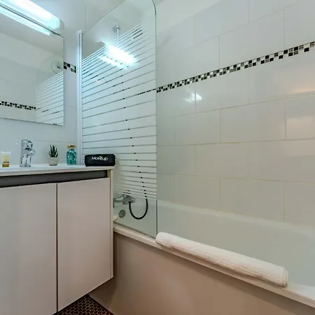 Modern 2br For 6 - Rue Caron, Apartment