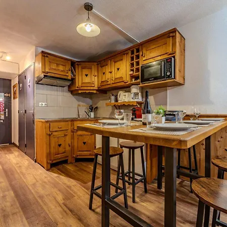 Modern 2br For 6 - Ski-in Ski-out Access, Rue Caron, Апартаменти